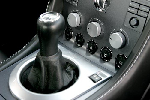 英伦贵胄 试驾阿斯顿马丁v8 vantage高清图片