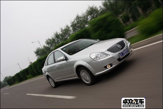 经济实用的家庭轿车_作为经济实用的家用轿车,帝豪-节油 空间可兼得 众泰Z300对决帝豪...(2)