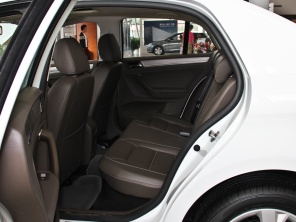 专为中国打造 福特福睿斯对比大众宝来