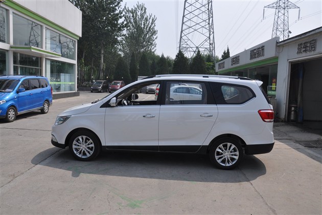 宝骏730增两款ESP版车型 售价7.58万元起