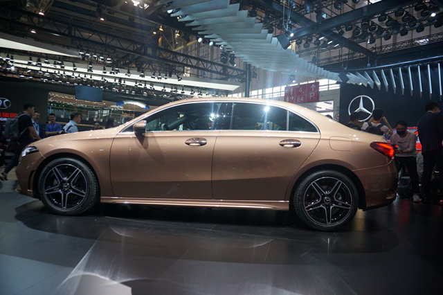 奔驰A级三厢版亮相2018北京车展