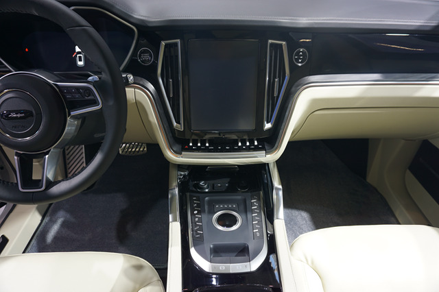 众泰T800不失所望 亮相2018北京车展