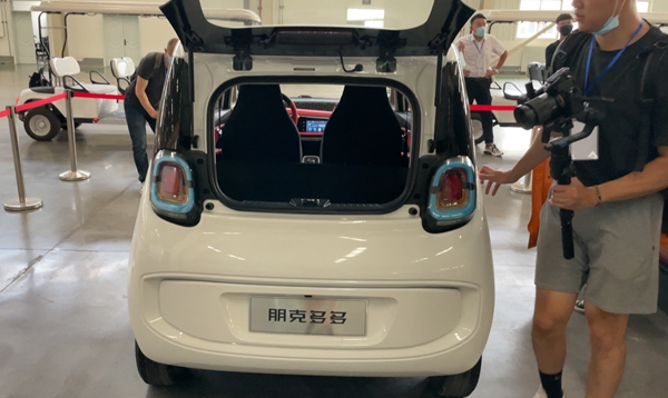 但如今现在越来越多的企业开始向着a00级微型电动车发起进攻,想要成功