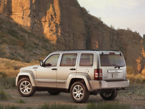 Jeep-Liberty“自由人” 换3.2升引擎配9AT