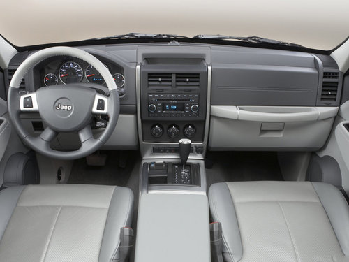 Jeep-Liberty“自由人” 换3.2升引擎配9AT