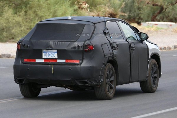 雷克萨斯7座版RX SUV谍照再曝 有望明年秋上