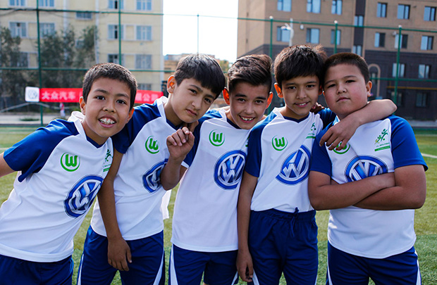 2015大众汽车-沃尔夫斯堡足球学校训练营在乌