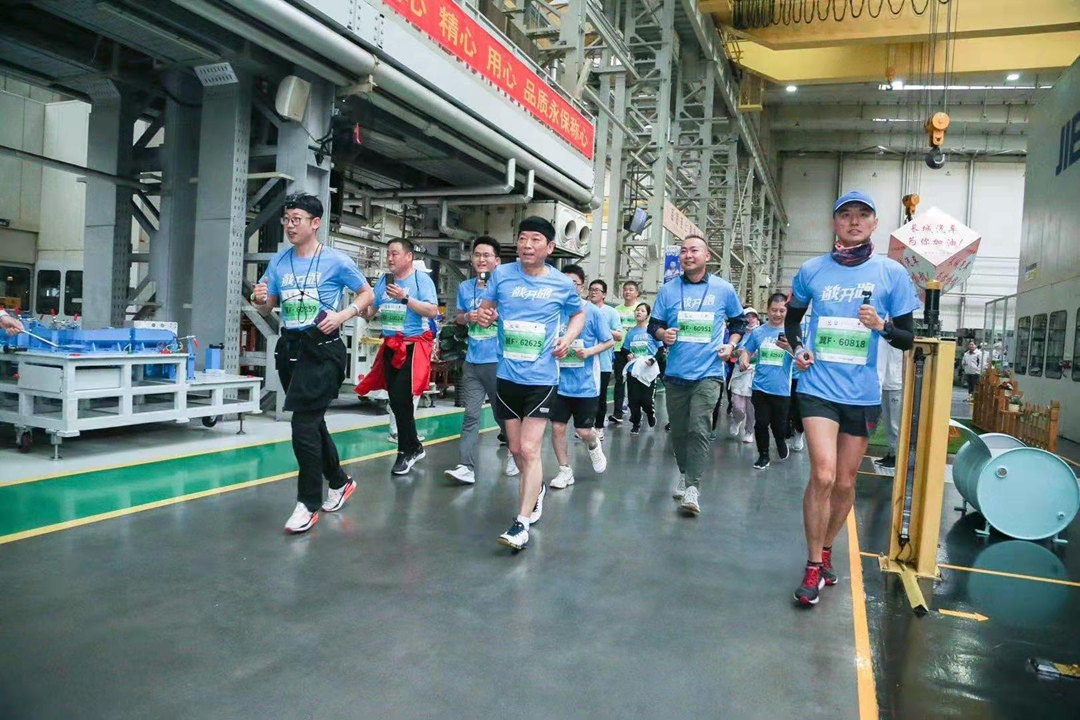 魏建军领跑马拉松真正目的何在？