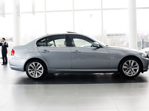 华晨宝马 320i 2.0 AT 车辆正右侧