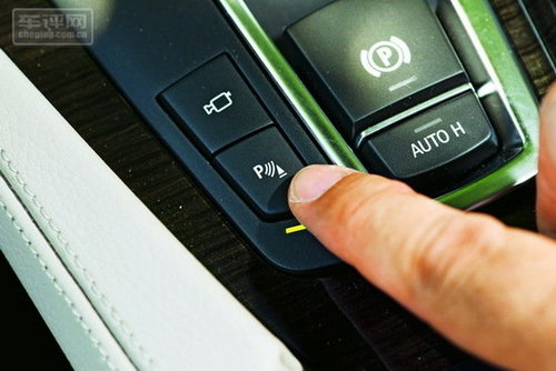 靠边站 对比测试三车自动泊车系统