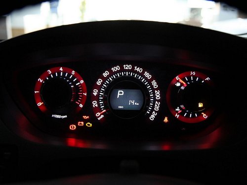 东风裕隆 大7 SUV 2.2T AT 方向盘后方仪表盘
