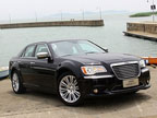 新皇冠对比克莱斯勒300C