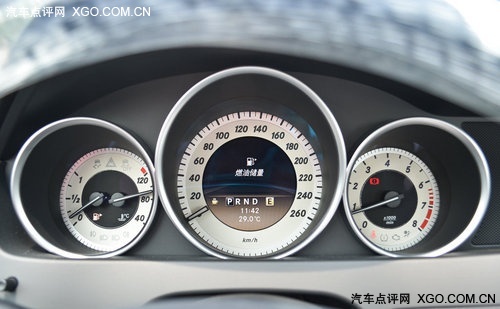向年轻进化 实拍2011款奔驰C级优雅型