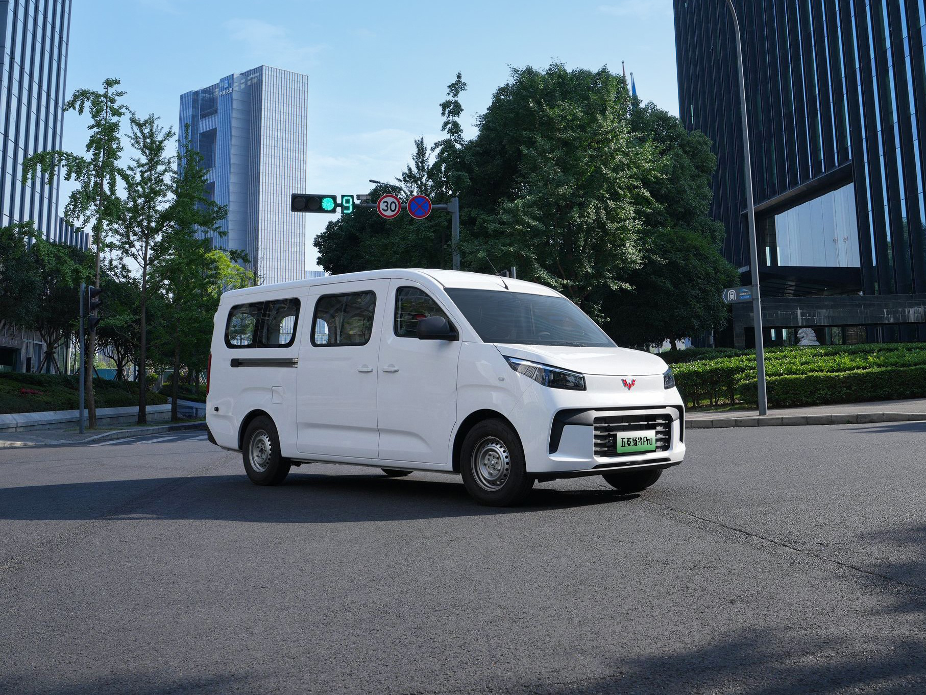 9方大空间+850km续航 五菱扬光Pro增程版正式发布