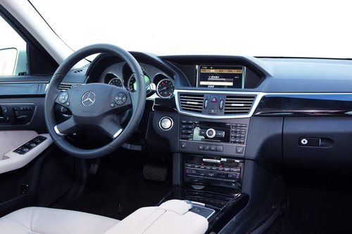 ӳٶȶԾ E300LսµA6L