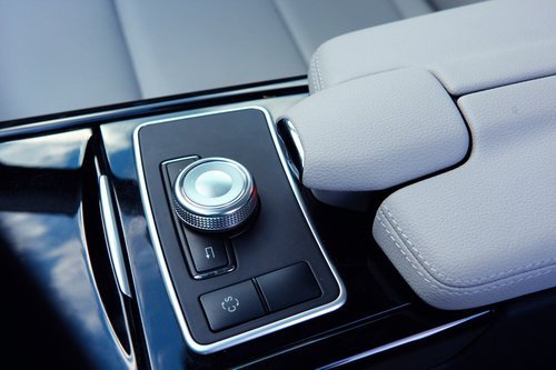 ӳٶȶԾ E300LսµA6L