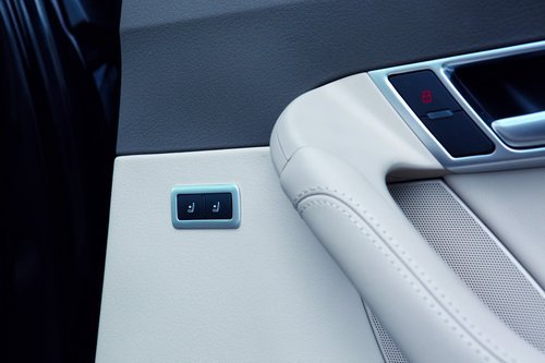 ӳٶȶԾ E300LսµA6L