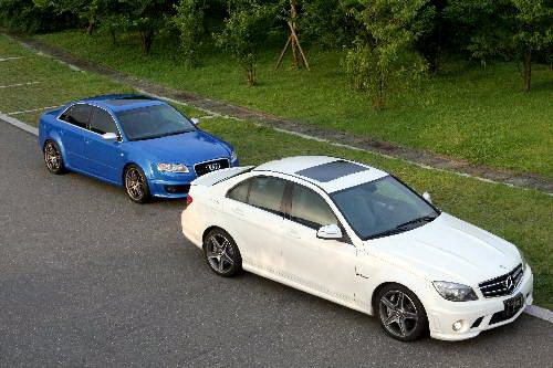 V8 C63 AMG vs. µRS4 ֮