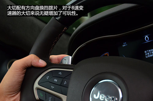 硬汉与俊男 Jeep大切诺基对比大众途锐