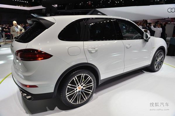 ʱCayenne e-hybrid賵չʵ