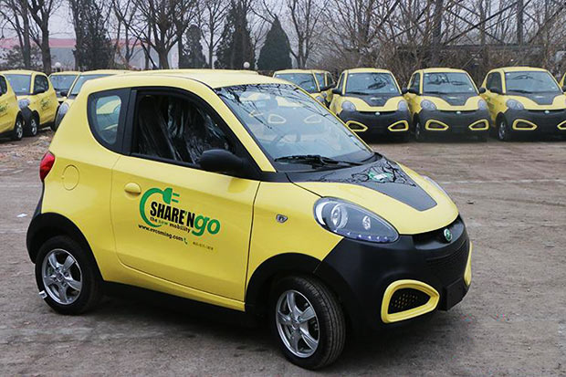 鲍文光的微型电动车叫做知豆,这款车由意大利人设计,并首先参与到法国