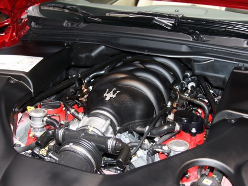 ɯ  GranCabrio 4.7 AT
