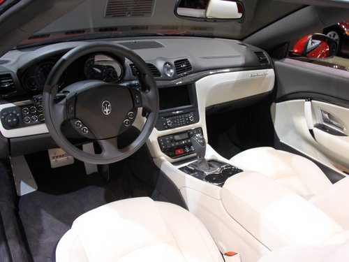 ɯ  GranCabrio 4.7 AT