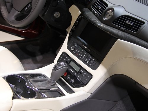 ɯ  GranCabrio 4.7 AT