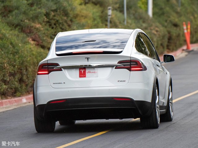 新车在外观上基本延续了特斯拉model x概念车的设计,并保持了特斯拉