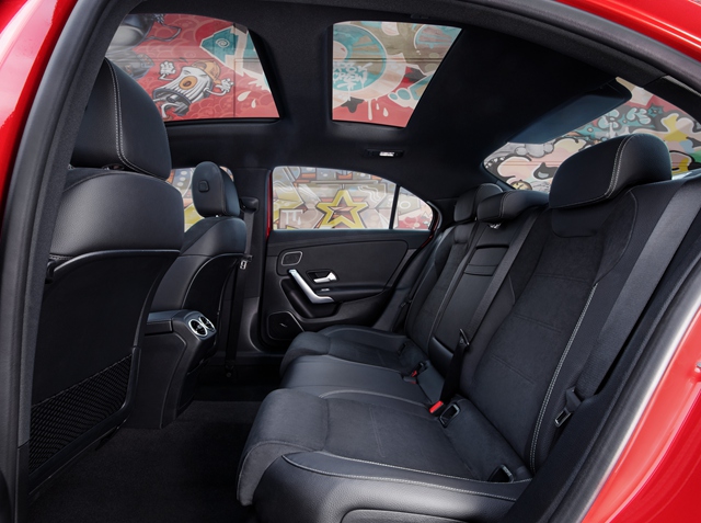 奔驰长轴距a级轿车造就了让两米大长腿也能"任性"安放的"长腿后 ""