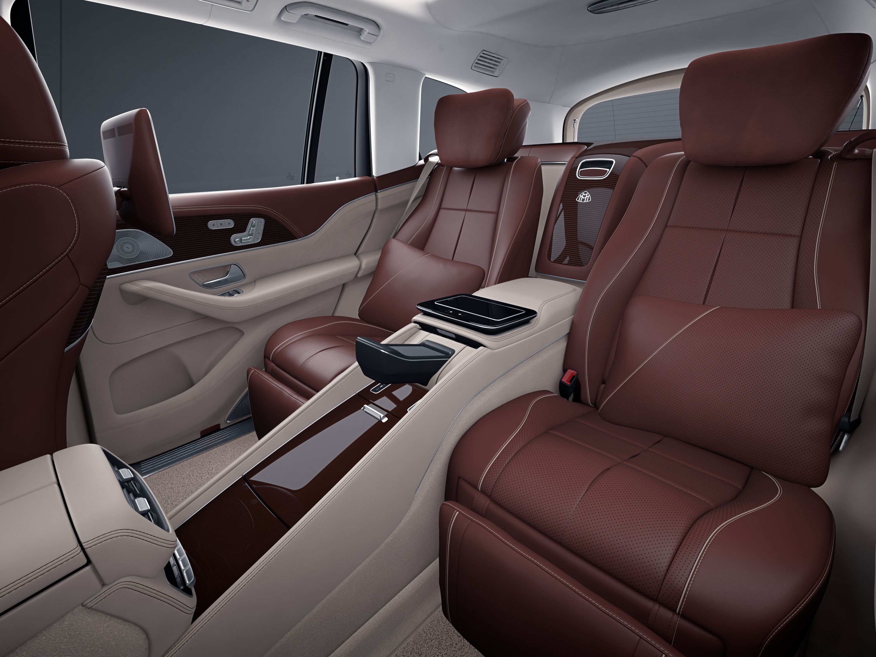 属于全新梅赛德斯-迈巴赫gls suv的尊贵不止于外表,恢弘的内部空间