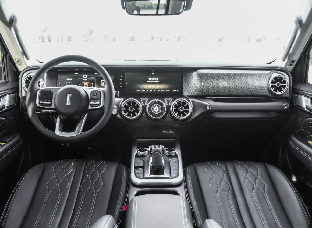 北京车展坦克出征wey坦克300实车内饰曝光