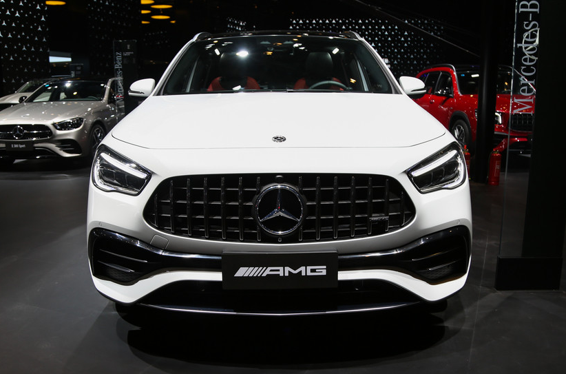 全新的amg gla35基于最新款的奔驰gla车型打造而来,整台车具有极强的