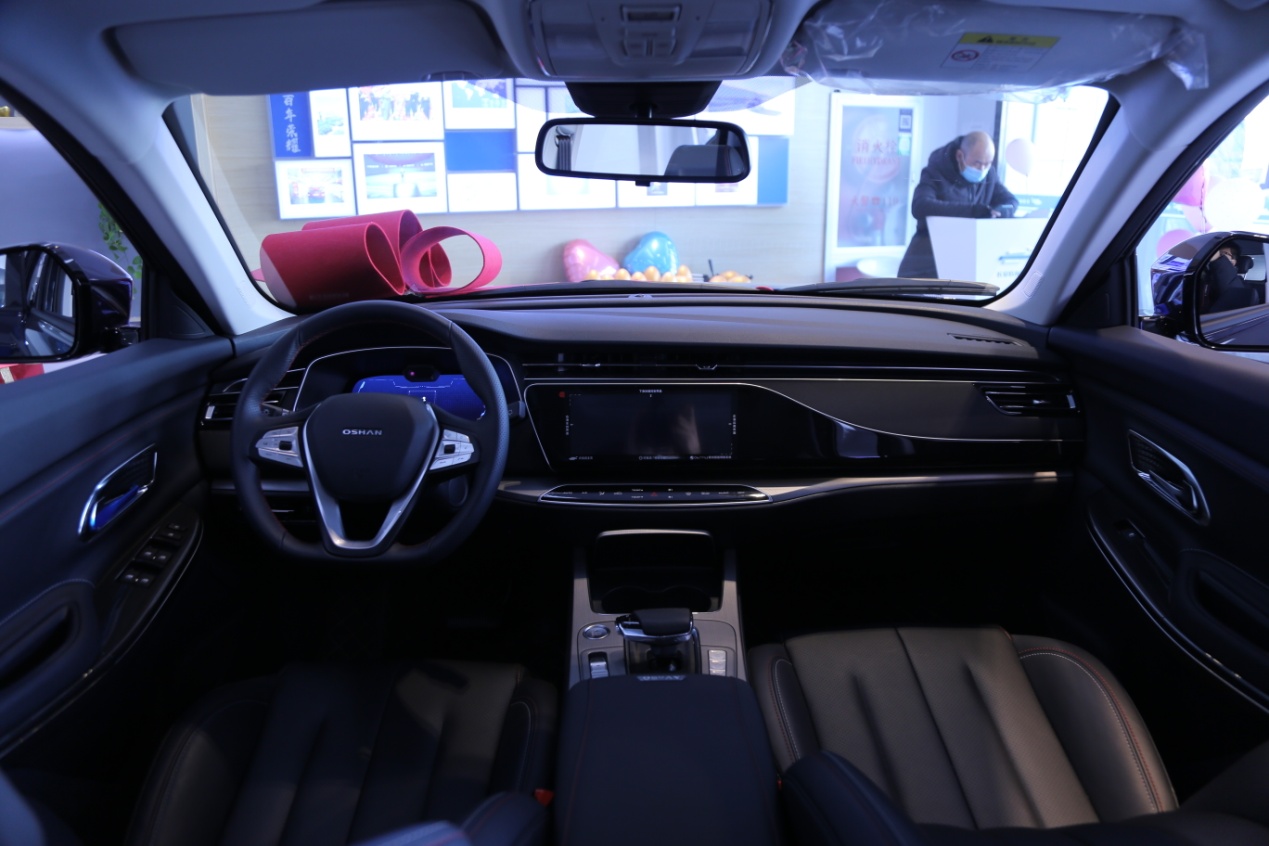 2021款欧尚x7内饰仍旧遵循"新奢主义美学"设计理念,360°全方位软包
