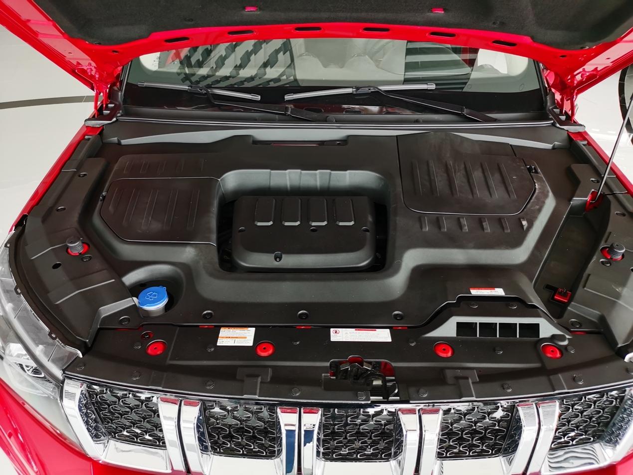 5t涡轮增压发动机,匹配6速手自一体变速箱,发动机最大功率115kw,最大