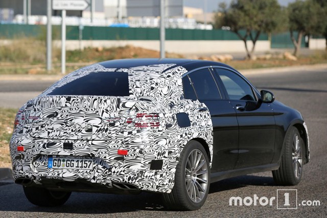 奔驰GLC450 Coupe谍照首曝光 明年初发布