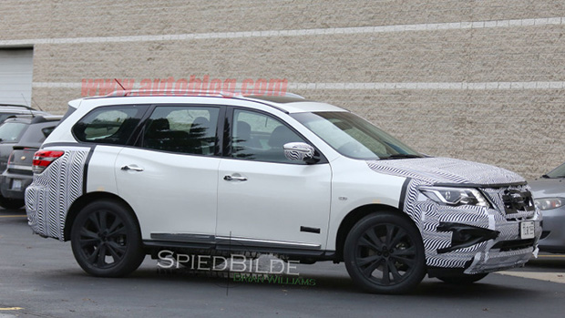2017-nissan-pathfinder-spy-shots-007-1.jpg