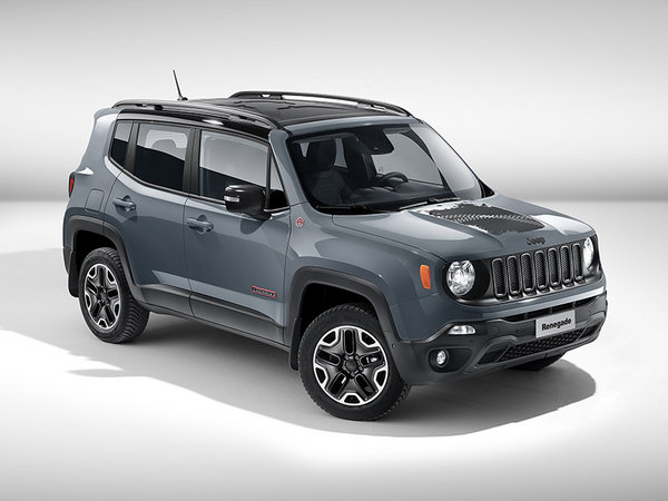 了底护板和拖钩这是一款jeep 自由侠trailhawk车型的"mopar定制版"