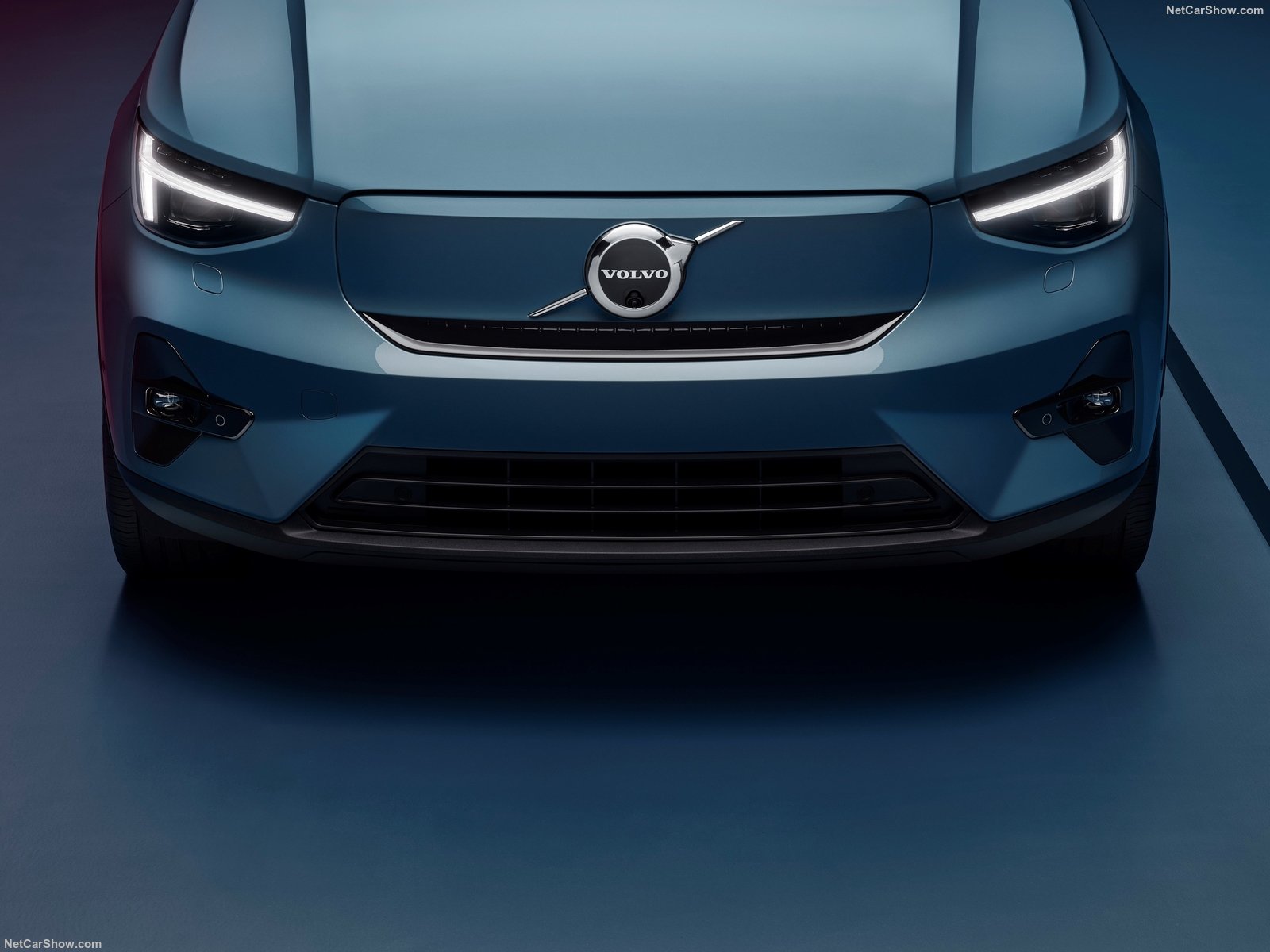 ³ͼͣC40 ֶ׿ﱳSUV