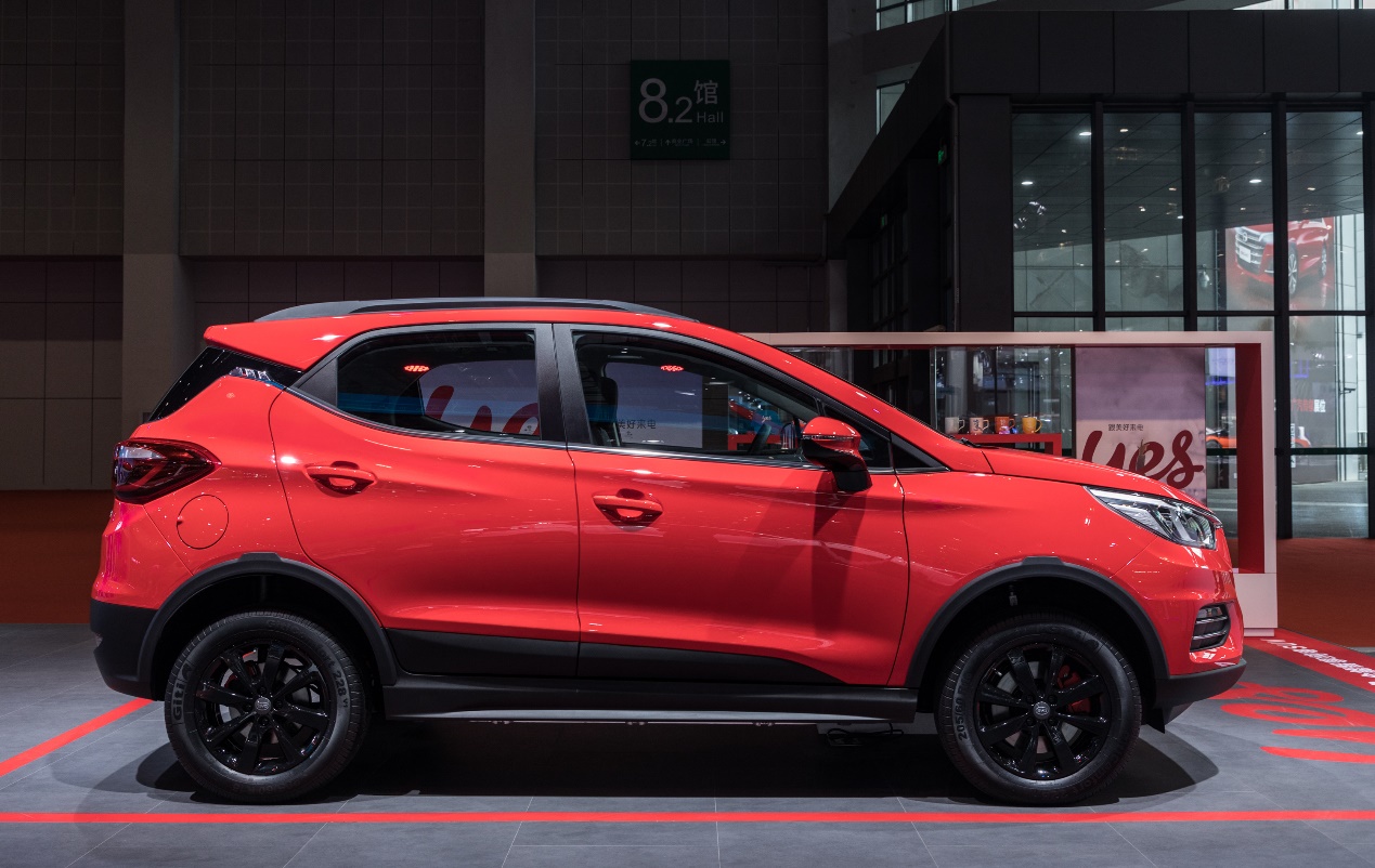 性能卓越实力超群比亚迪s2震撼亮相上海车展