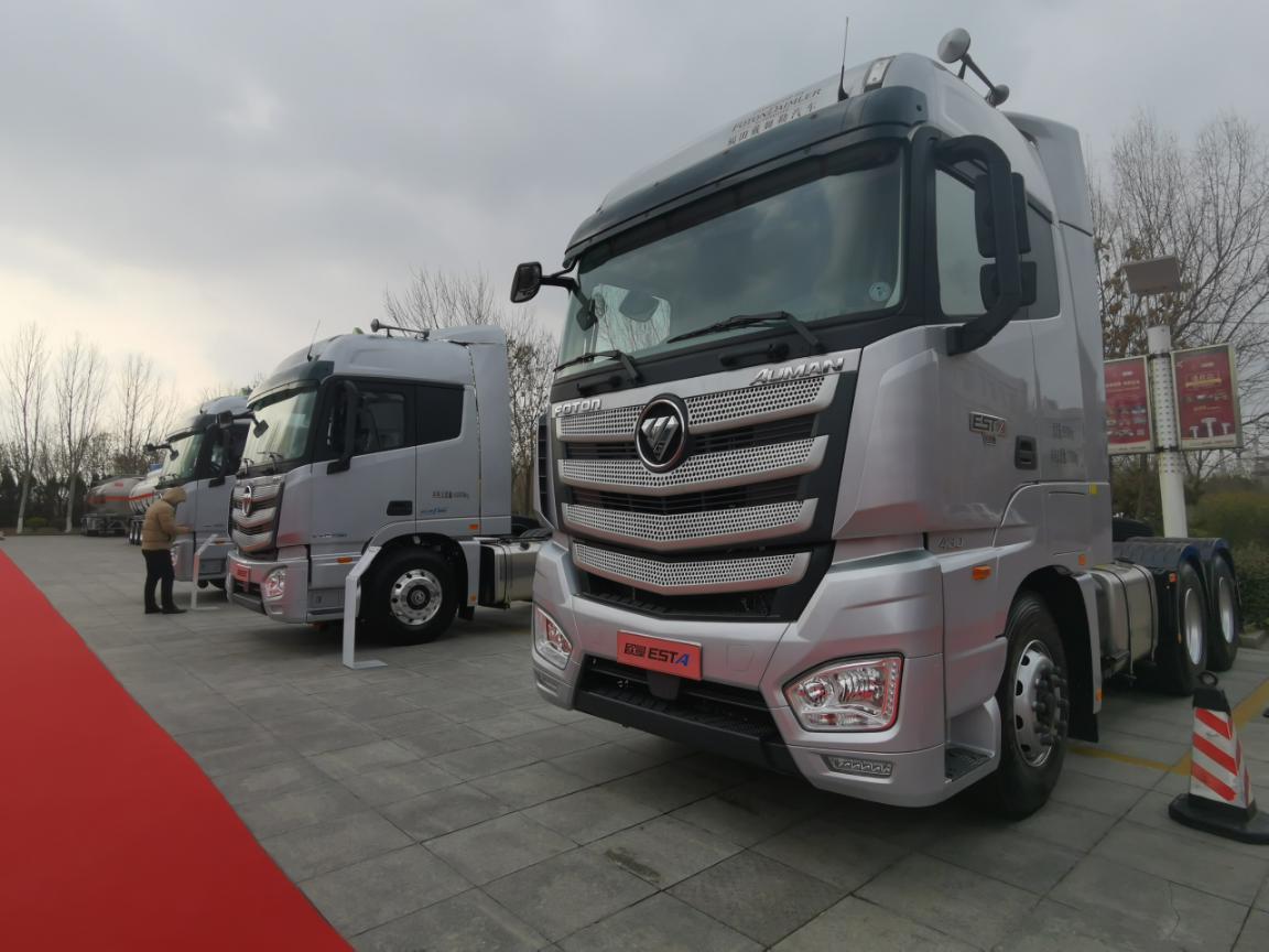 危化运输大浪淘沙中 金浩物流选择信赖欧曼重卡