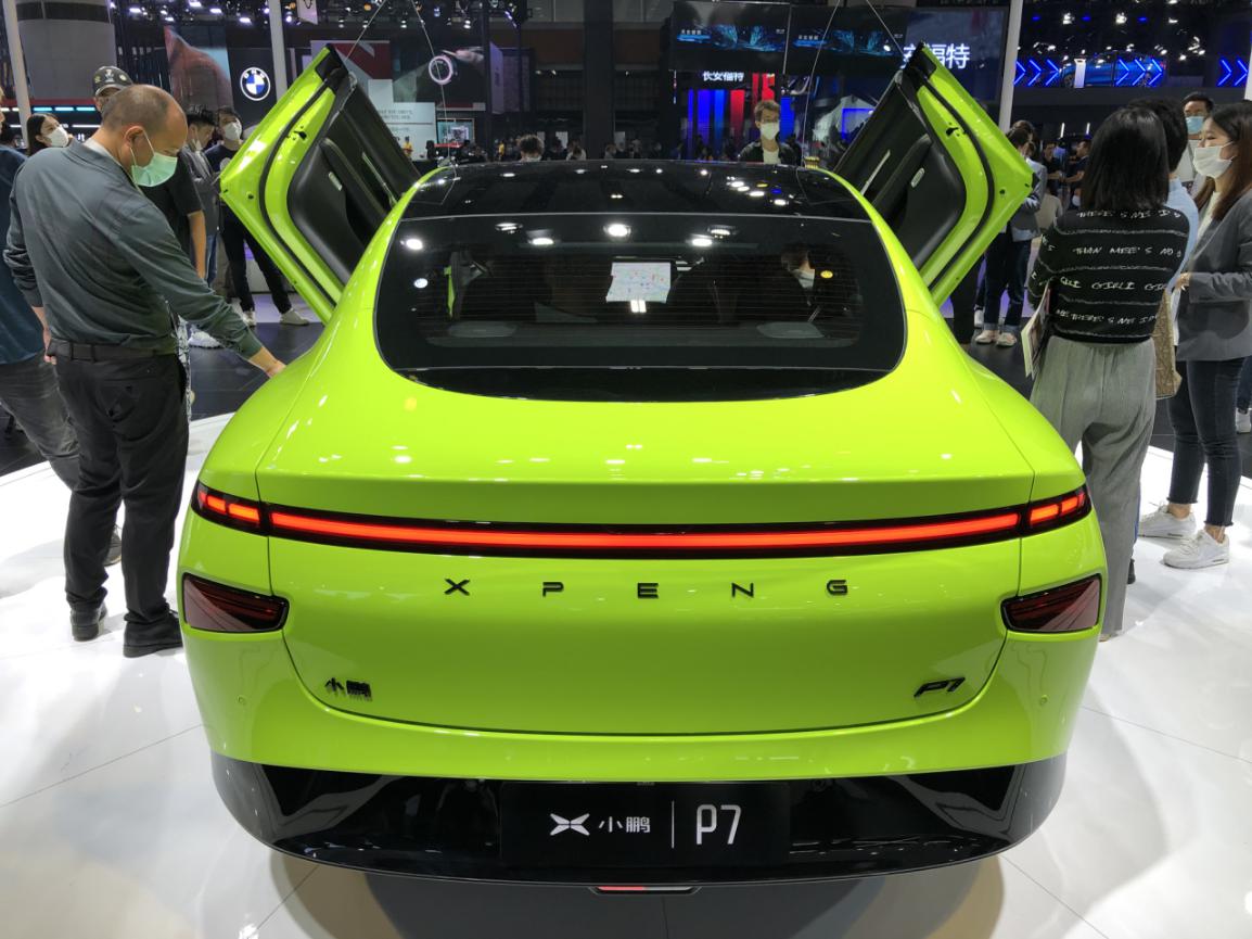 剪刀门长续航高性能小鹏汽车p7鹏翼版闪绿广州车展